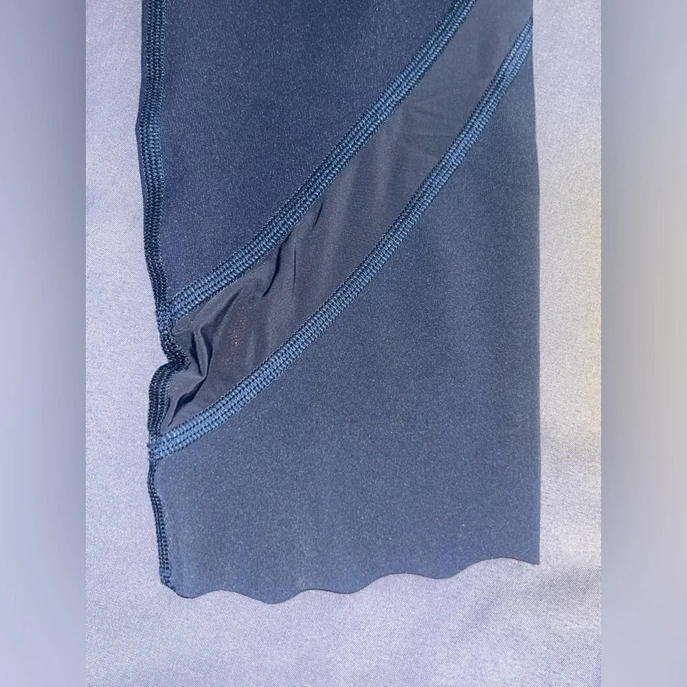 🍋 LIKE NEW Lululemon Wunder Under HR Crop 23" Scallop Luxtreme - True Navy - 8 - Picture 5 of 14